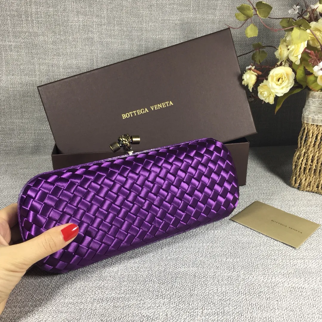 8651 Large Classic Dinner Bag ~~~Snake leather with ribbon ~~~Dense and slippery, not easy to fluff, can hold iPhones of all sizes! Size: 25cm*9.5cm*4cm